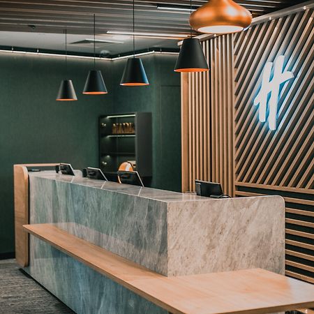 Holiday Inn Krakow City Centre By Ihg Ngoại thất bức ảnh Reception desk at the hotel