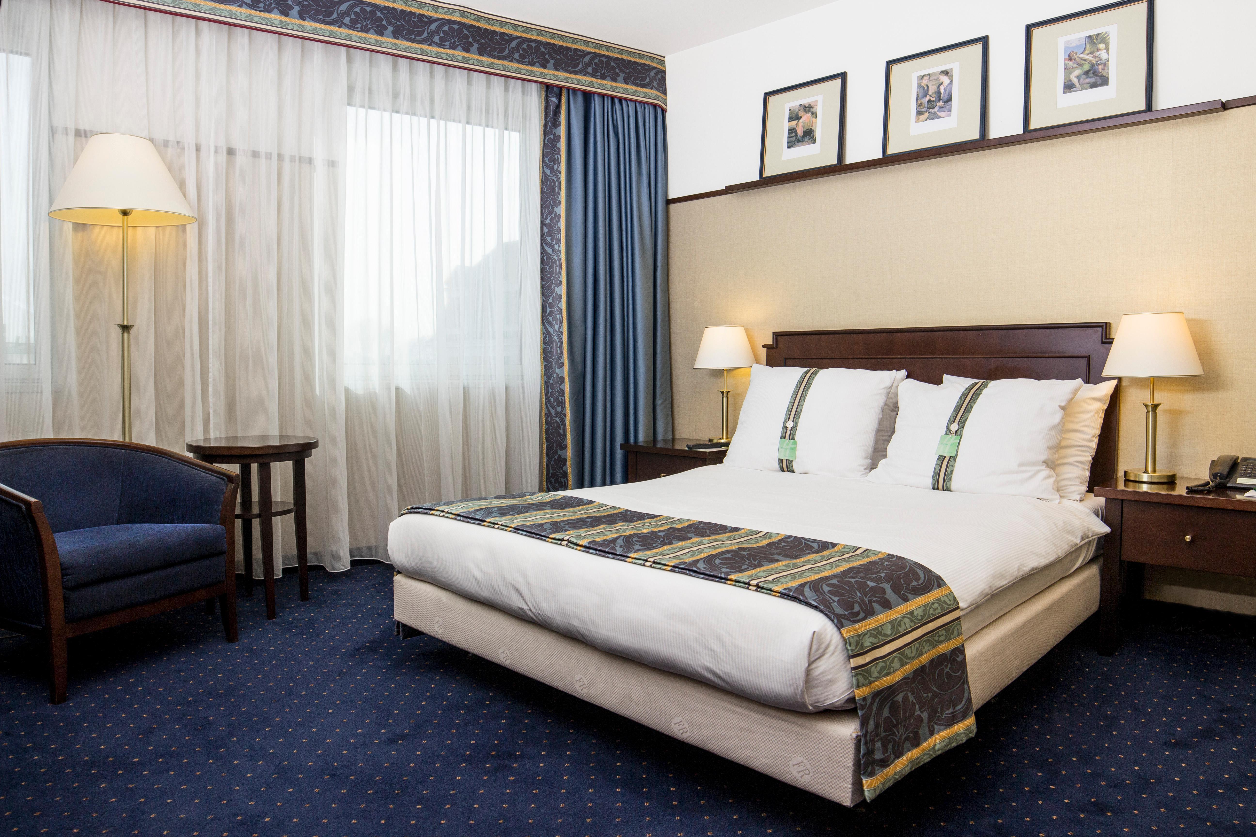 Holiday Inn Krakow City Centre By Ihg Ngoại thất bức ảnh A typical hotel room