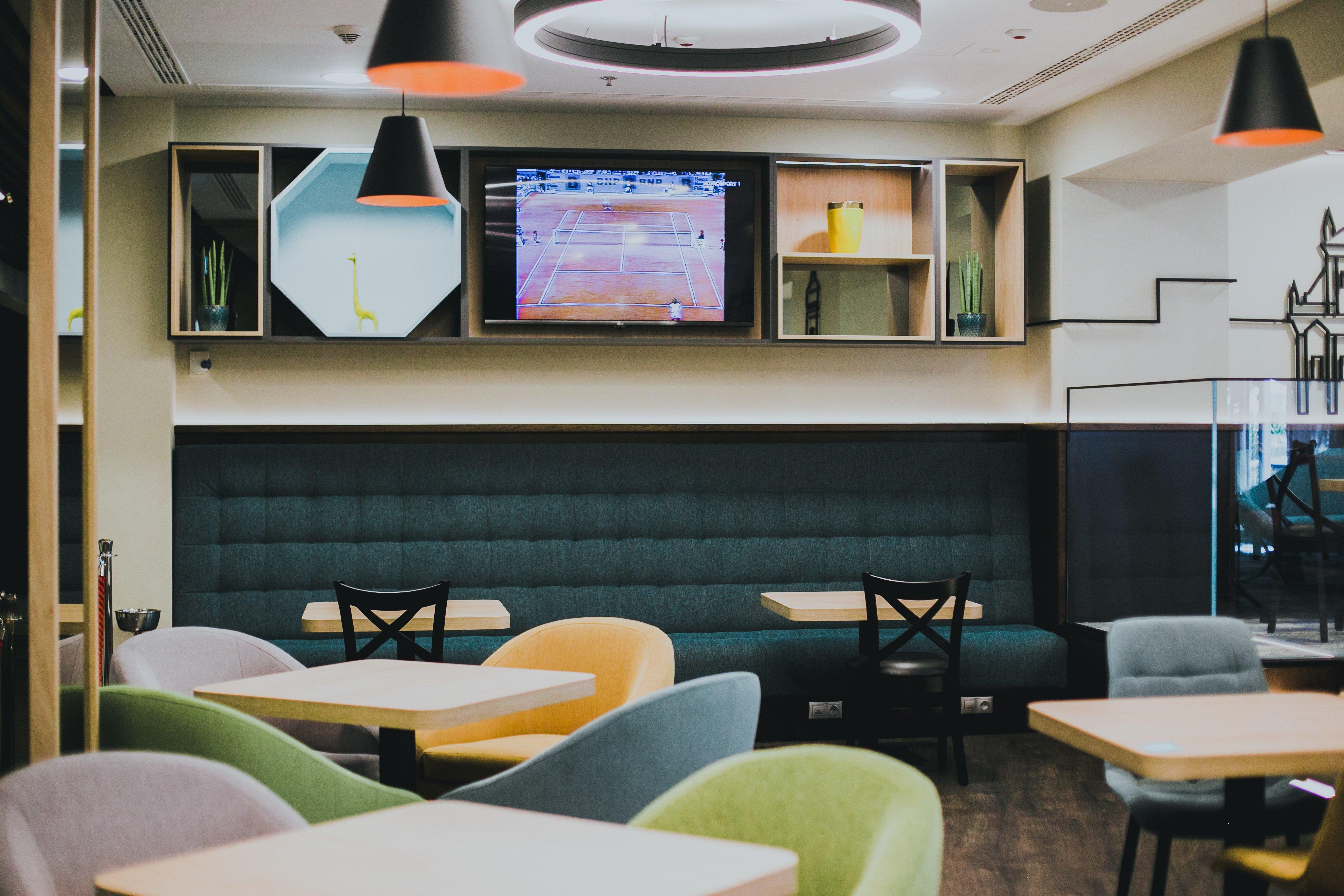 Holiday Inn Krakow City Centre By Ihg Ngoại thất bức ảnh The lounge at the airport