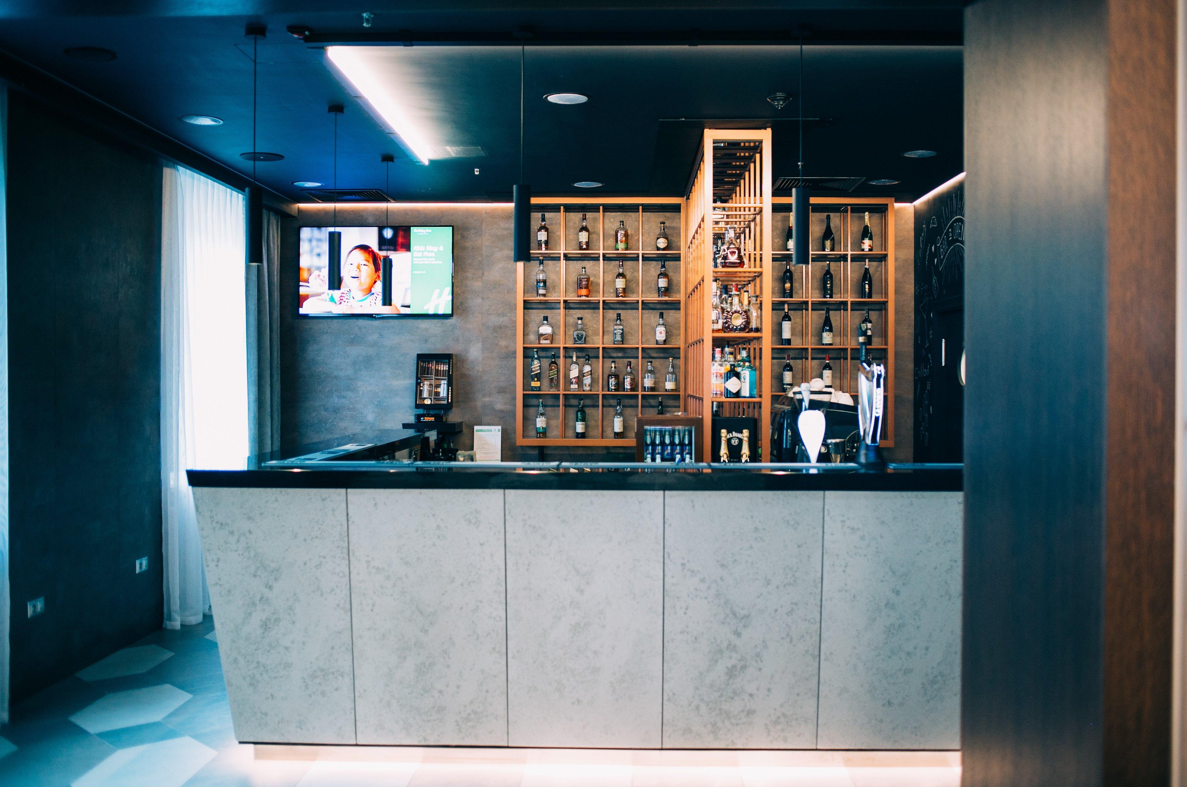 Holiday Inn Krakow City Centre By Ihg Ngoại thất bức ảnh The bar at the lounge