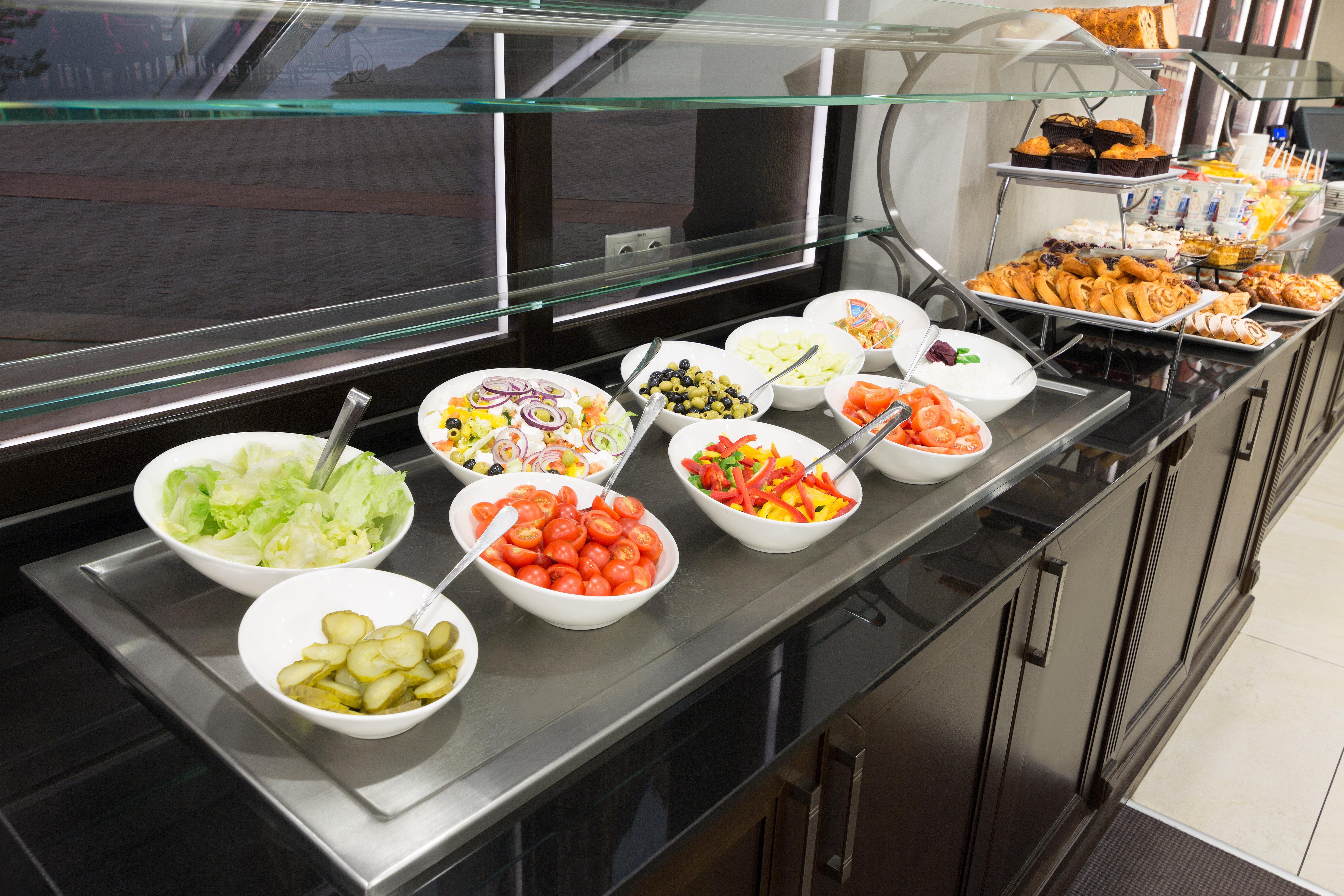 Holiday Inn Krakow City Centre By Ihg Ngoại thất bức ảnh A salad bar