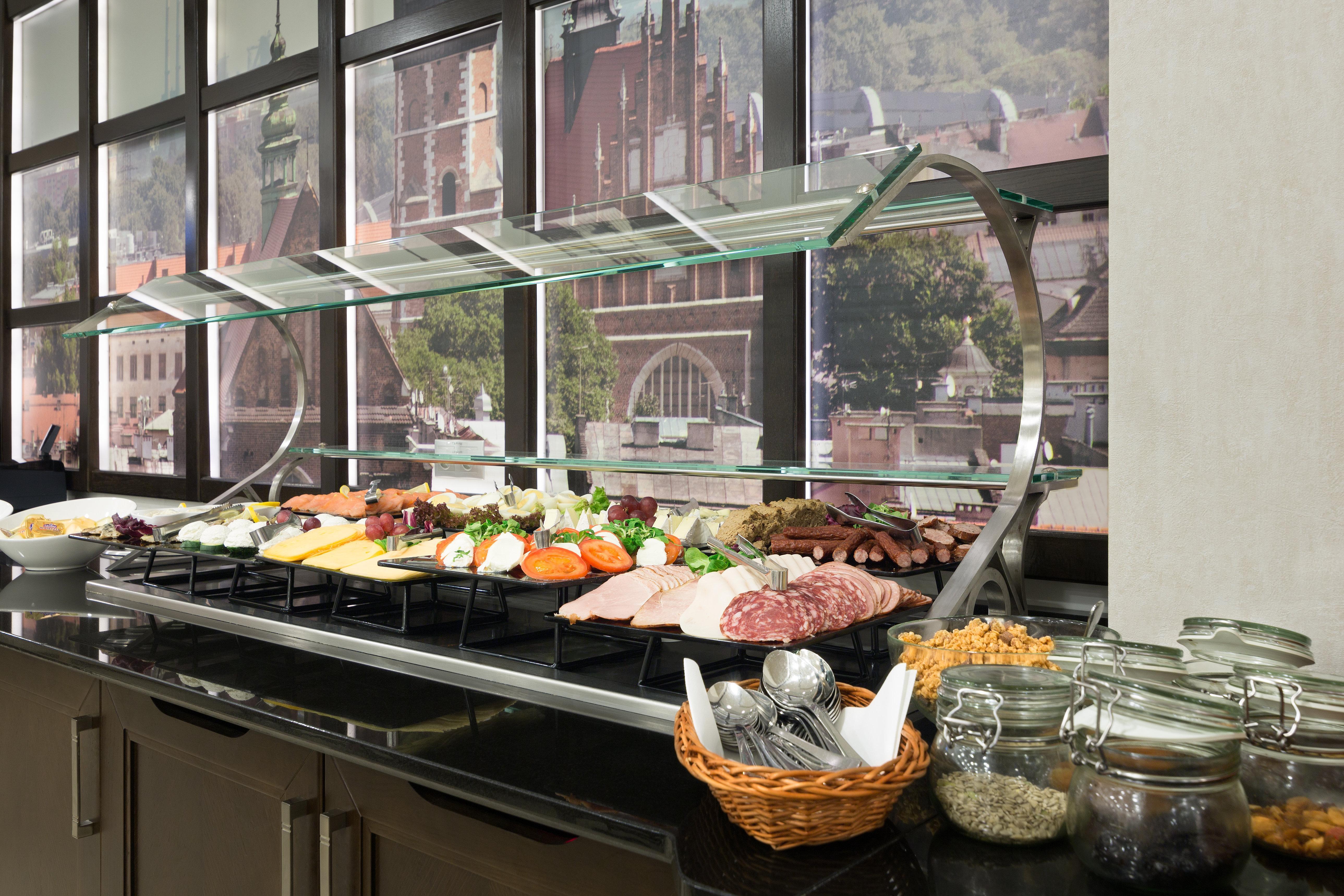 Holiday Inn Krakow City Centre By Ihg Ngoại thất bức ảnh A buffet