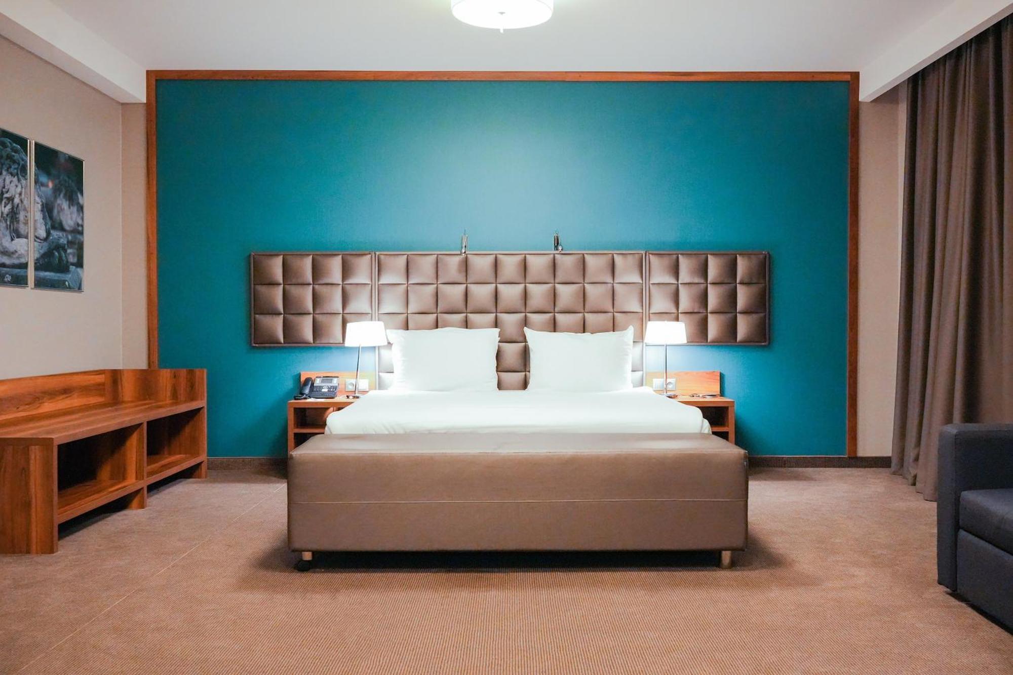 Holiday Inn Krakow City Centre By Ihg Ngoại thất bức ảnh A bedroom at the hotel