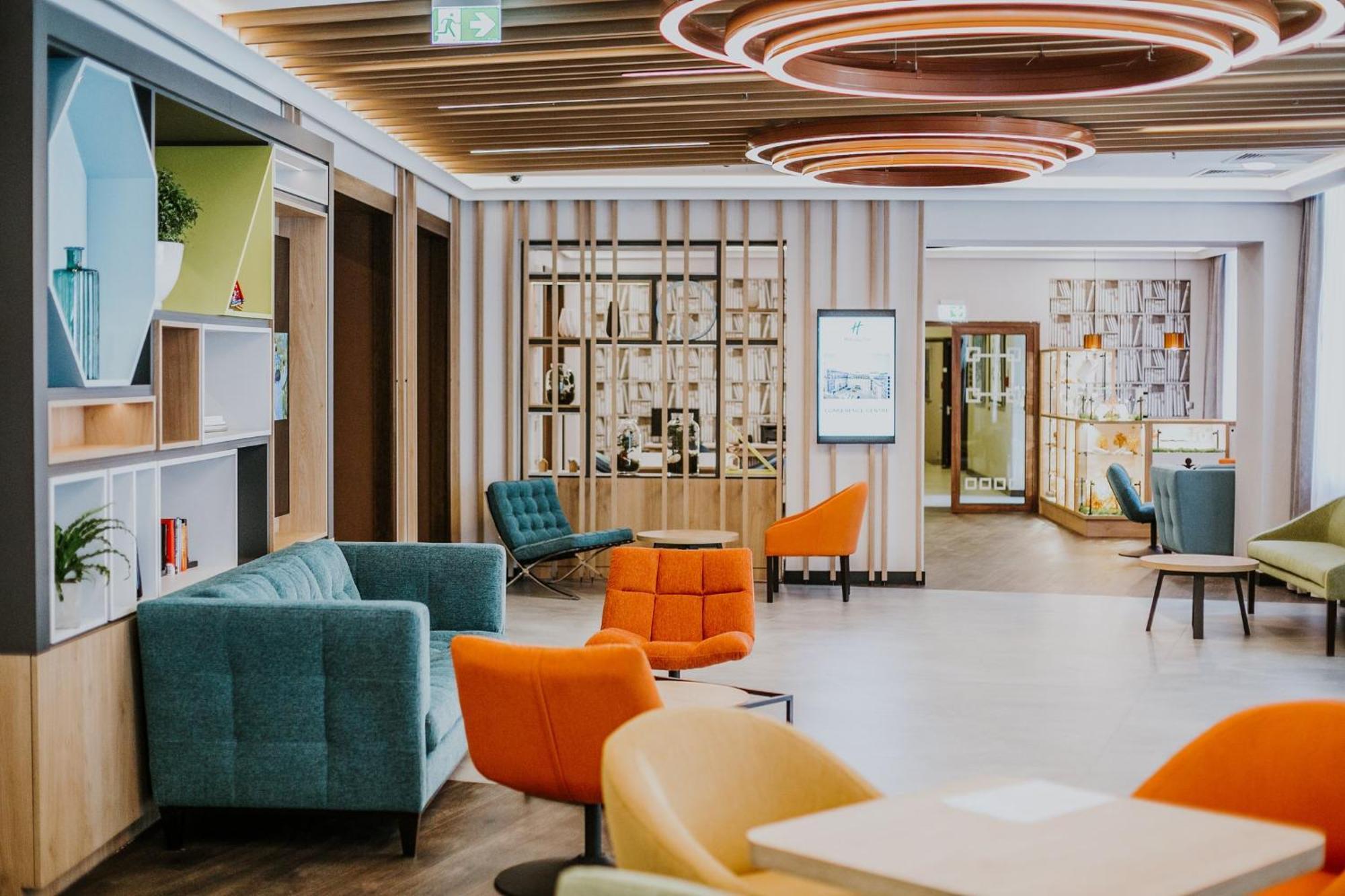 Holiday Inn Krakow City Centre By Ihg Ngoại thất bức ảnh The lounge at Riga Airport